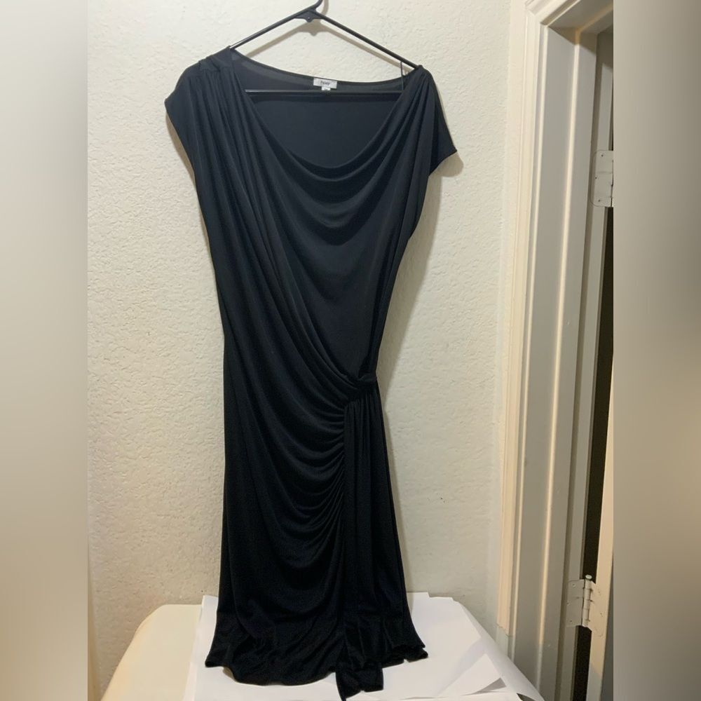 Foley Silk cap sleeved dress in a black . Size M
